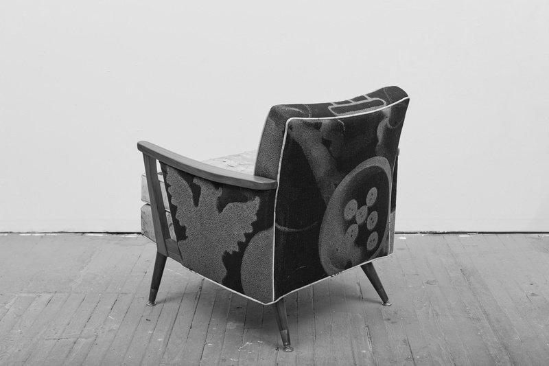Melissa Leandro, Untitled, 2018. Mid-century canvas chair, wood, woven cloth, dye. Courtesy of the artist.&nbsp;&copy; Ian Vecchiotti
